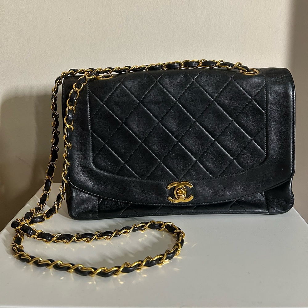 Chanel Diana flap size medium